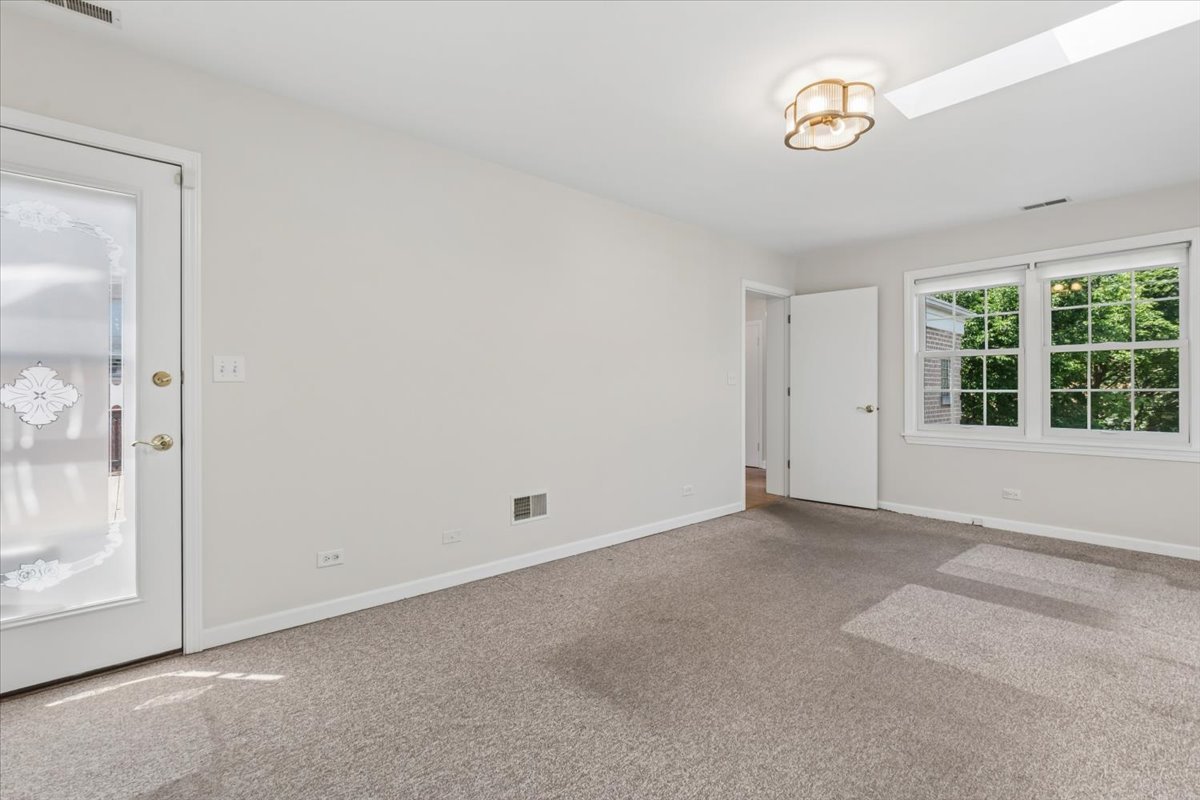 6533 N Christiana Avenue Property Photo 12