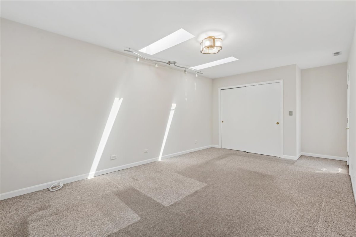 6533 N Christiana Avenue Property Photo 13