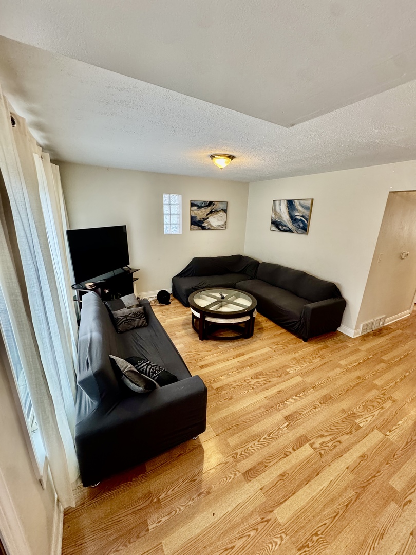 3556 W Dickens Avenue Property Photo 2