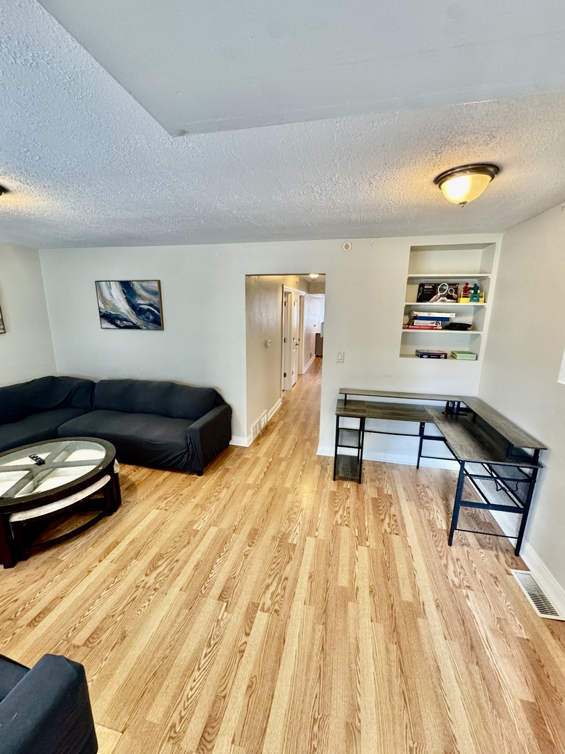 3556 W Dickens Avenue Property Photo 4