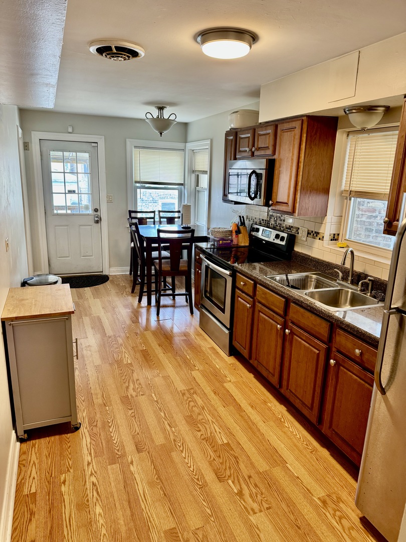 3556 W Dickens Avenue Property Photo 5
