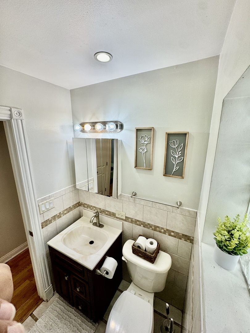 3556 W Dickens Avenue Property Photo 6