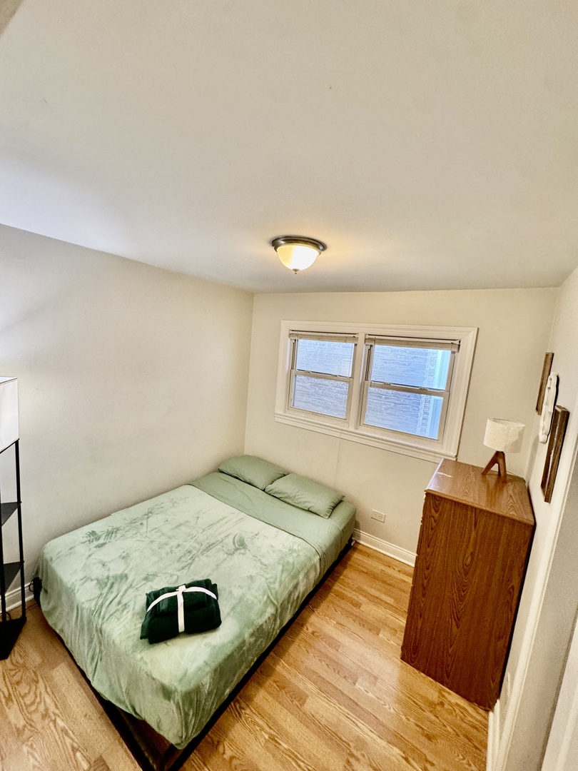 3556 W Dickens Avenue Property Photo 9