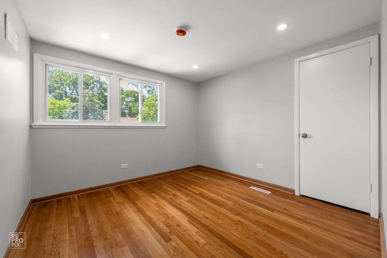 14825 Parkside Avenue Property Photo 5