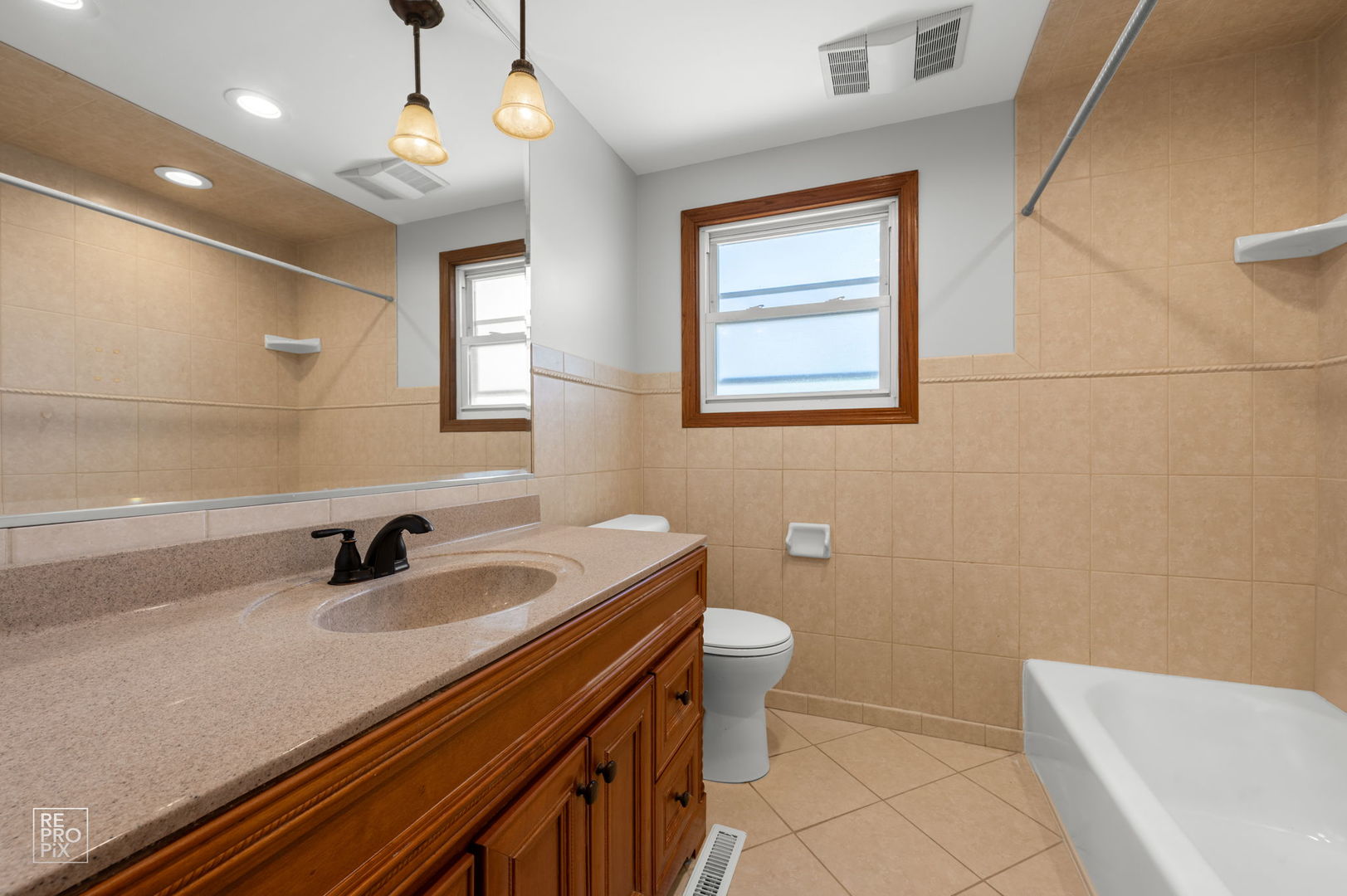 14825 Parkside Avenue Property Photo 6
