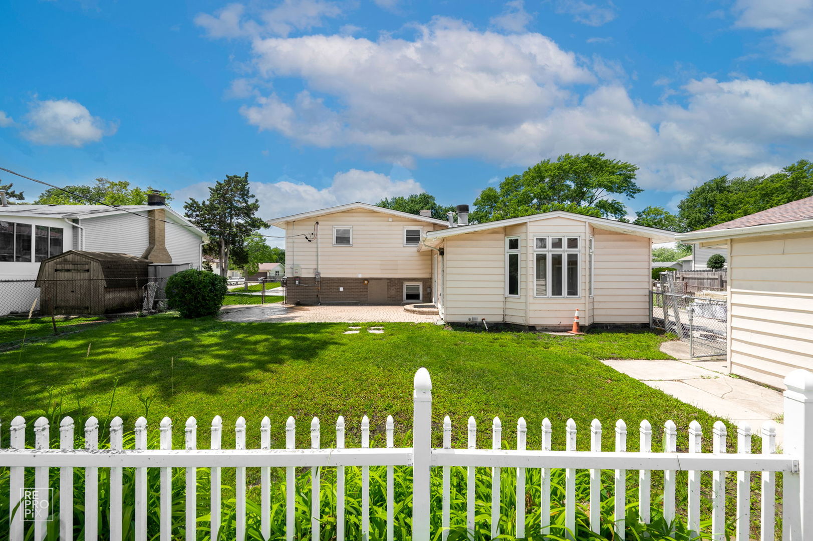14825 Parkside Avenue Property Photo 10