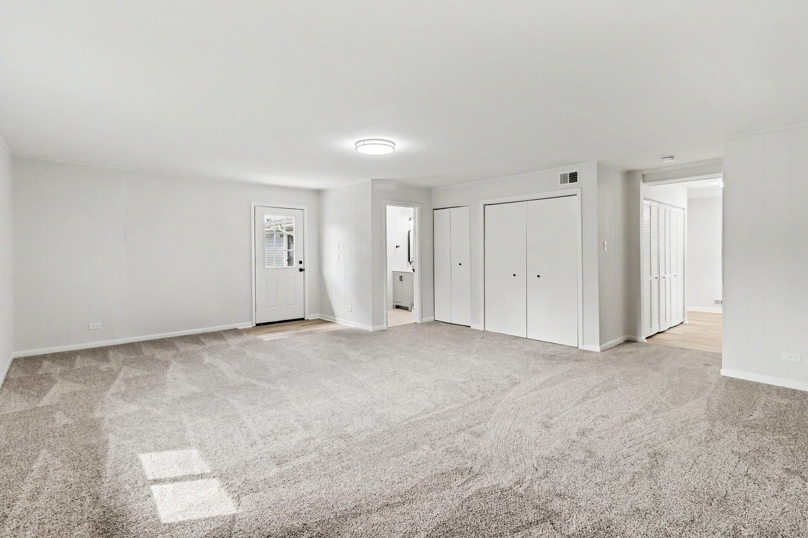 14601 Hamlin Avenue Property Photo 8