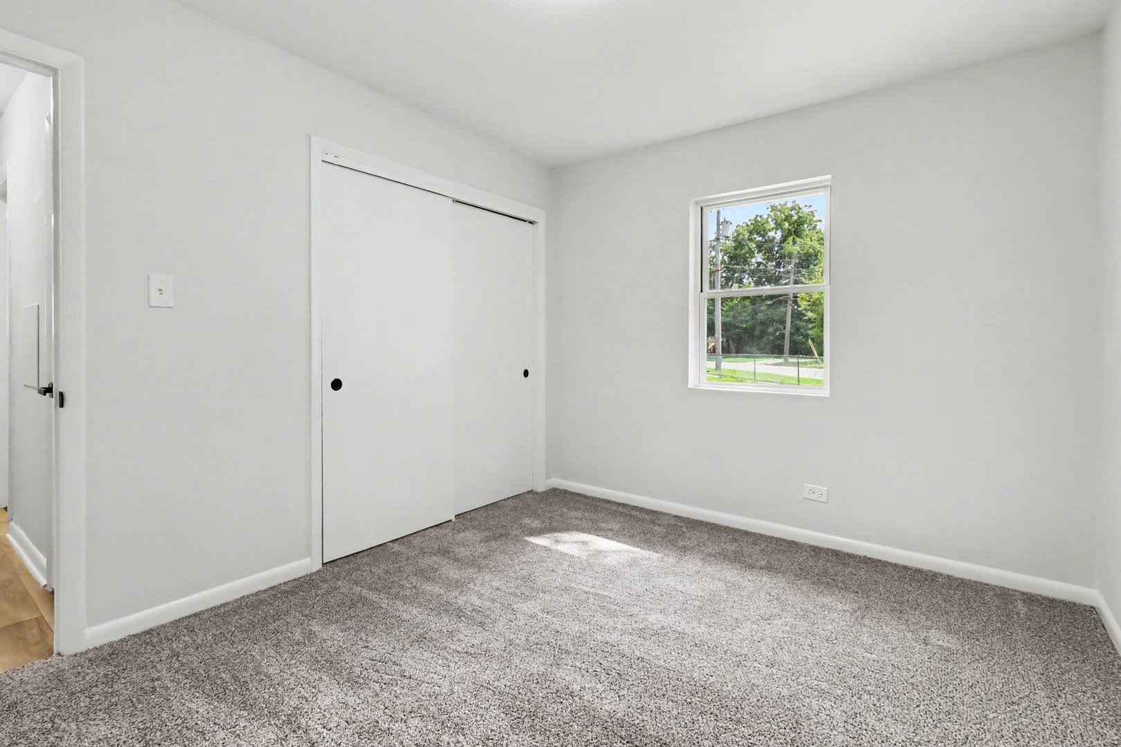 14601 Hamlin Avenue Property Photo 12
