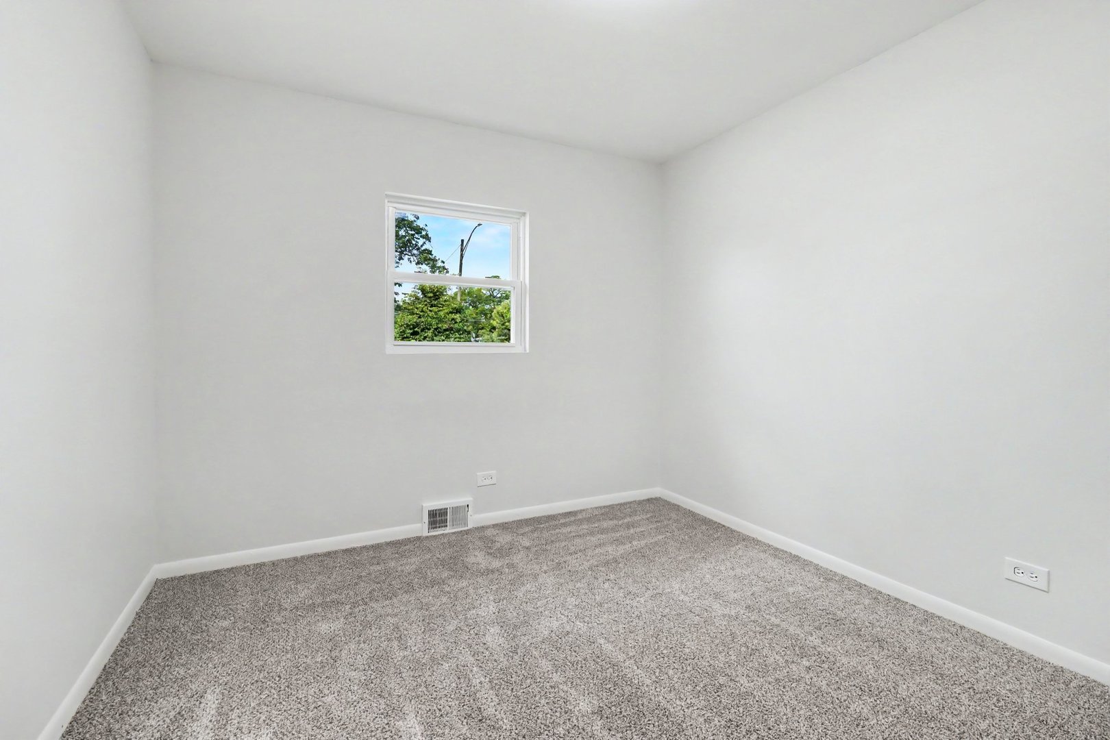 14601 Hamlin Avenue Property Photo 15