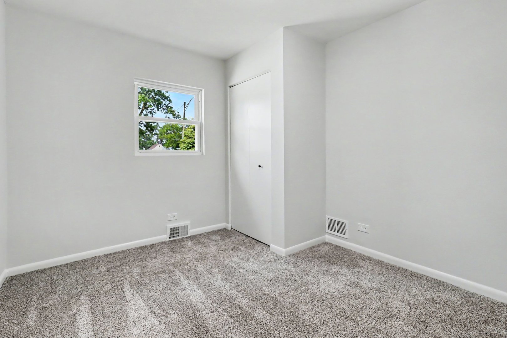 14601 Hamlin Avenue Property Photo 16