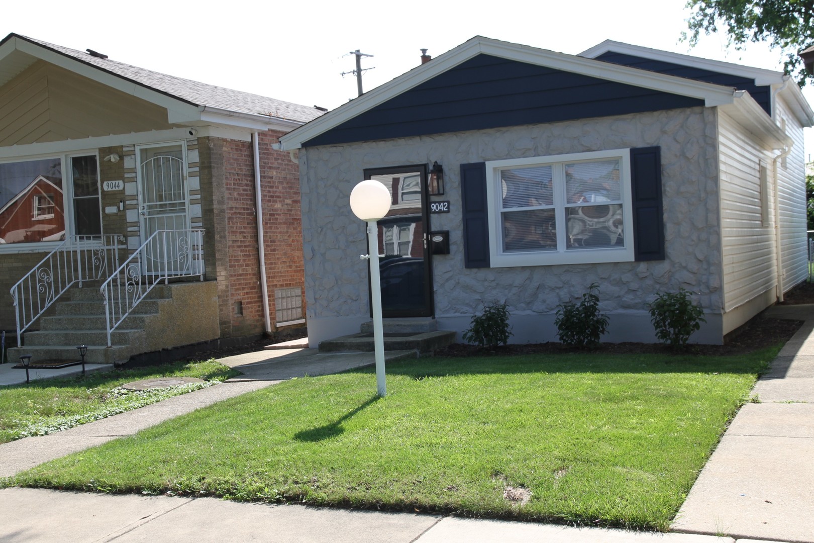 9042 S Emerald Avenue Property Photo 2