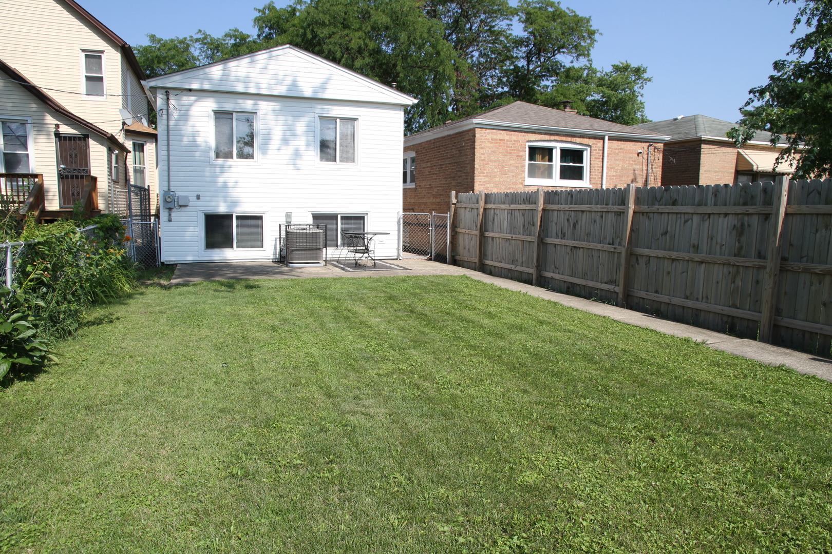 9042 S Emerald Avenue Property Photo 4