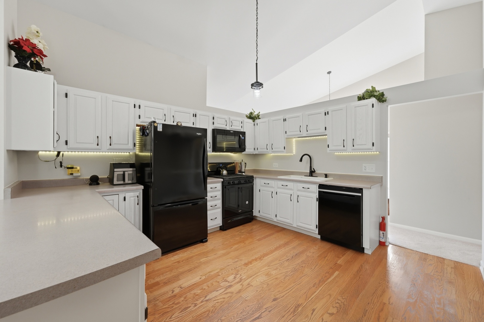413 Harbor Drive Property Photo 8
