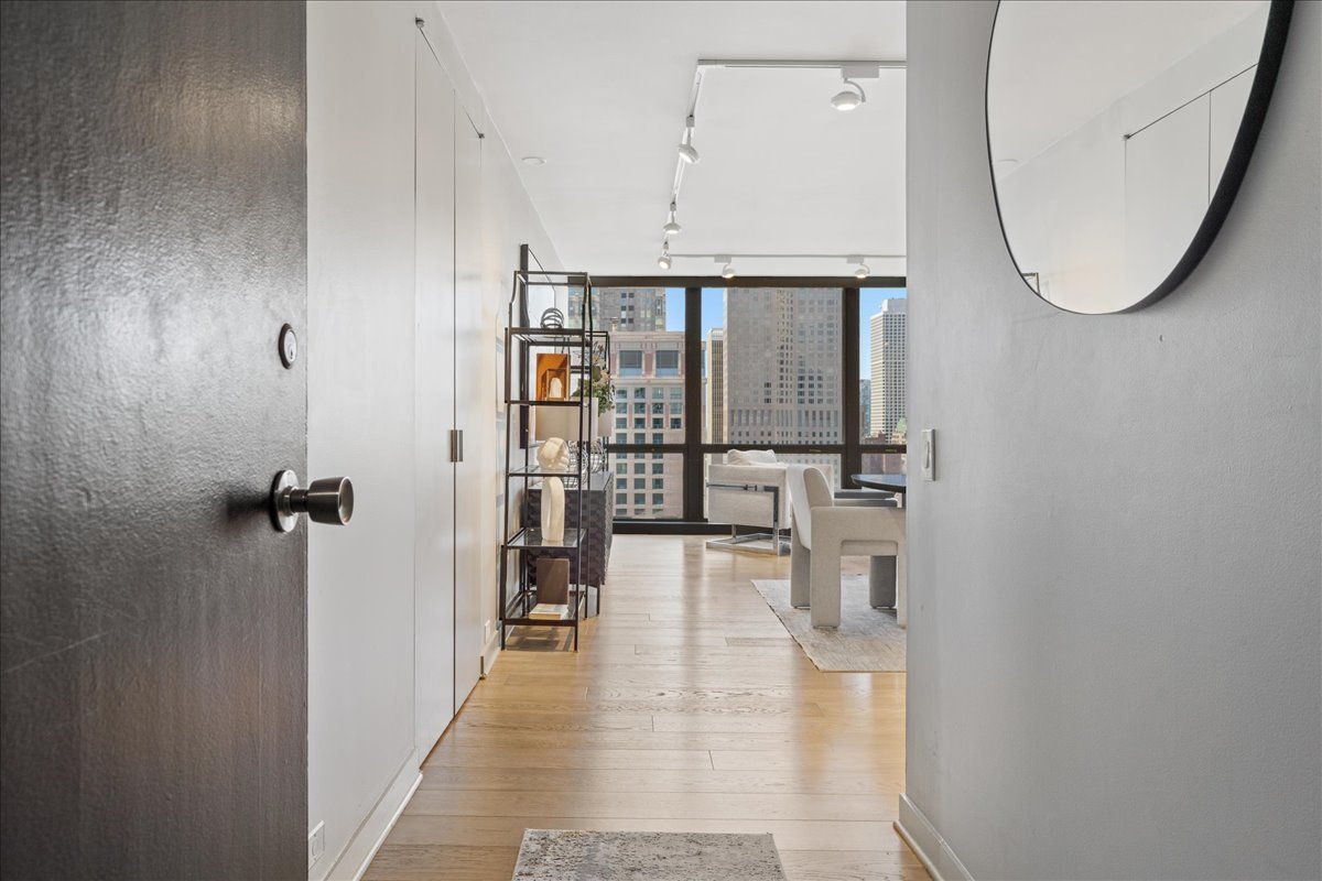 910 N Lake Shore Drive 2820 Property Photo 5