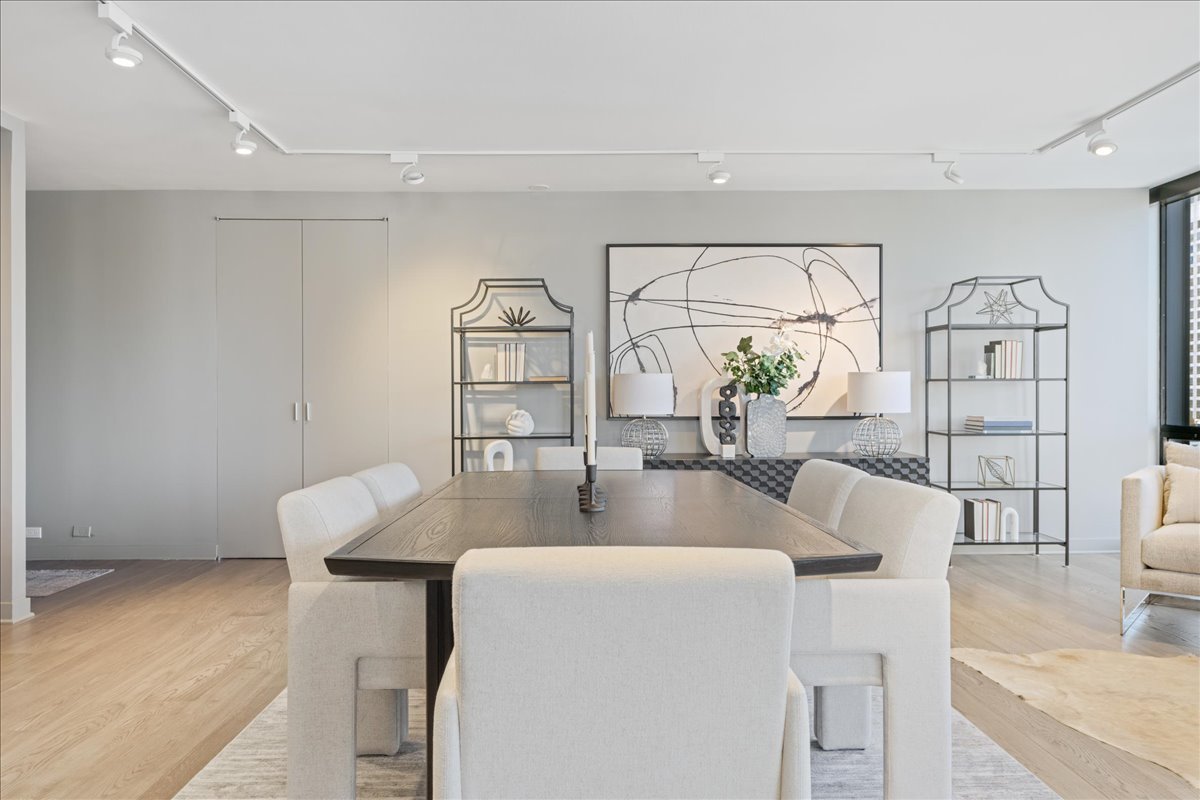910 N Lake Shore Drive 2820 Property Photo 11
