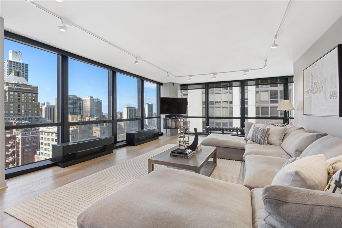 910 N Lake Shore Drive 2820 Property Photo 16
