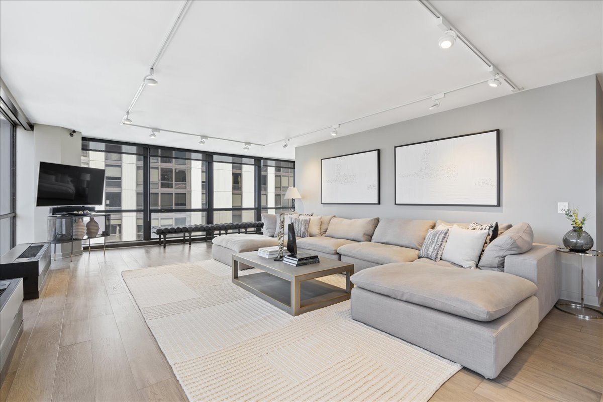 910 N Lake Shore Drive 2820 Property Photo 17
