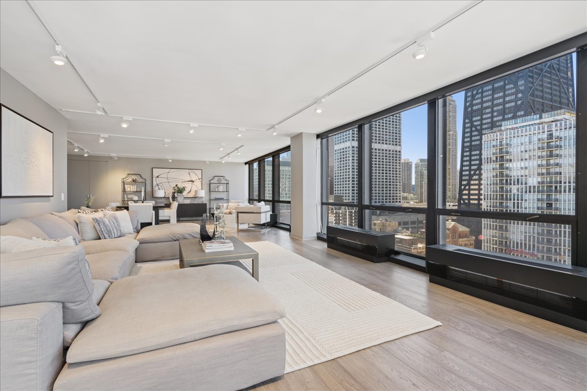 910 N Lake Shore Drive 2820 Property Photo 20