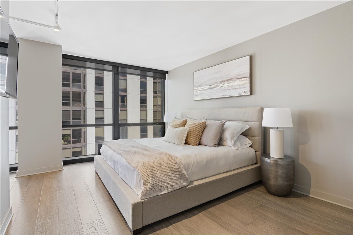 910 N Lake Shore Drive 2820 Property Photo 23