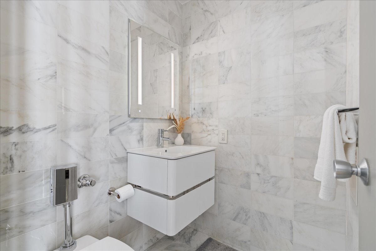 910 N Lake Shore Drive 2820 Property Photo 26
