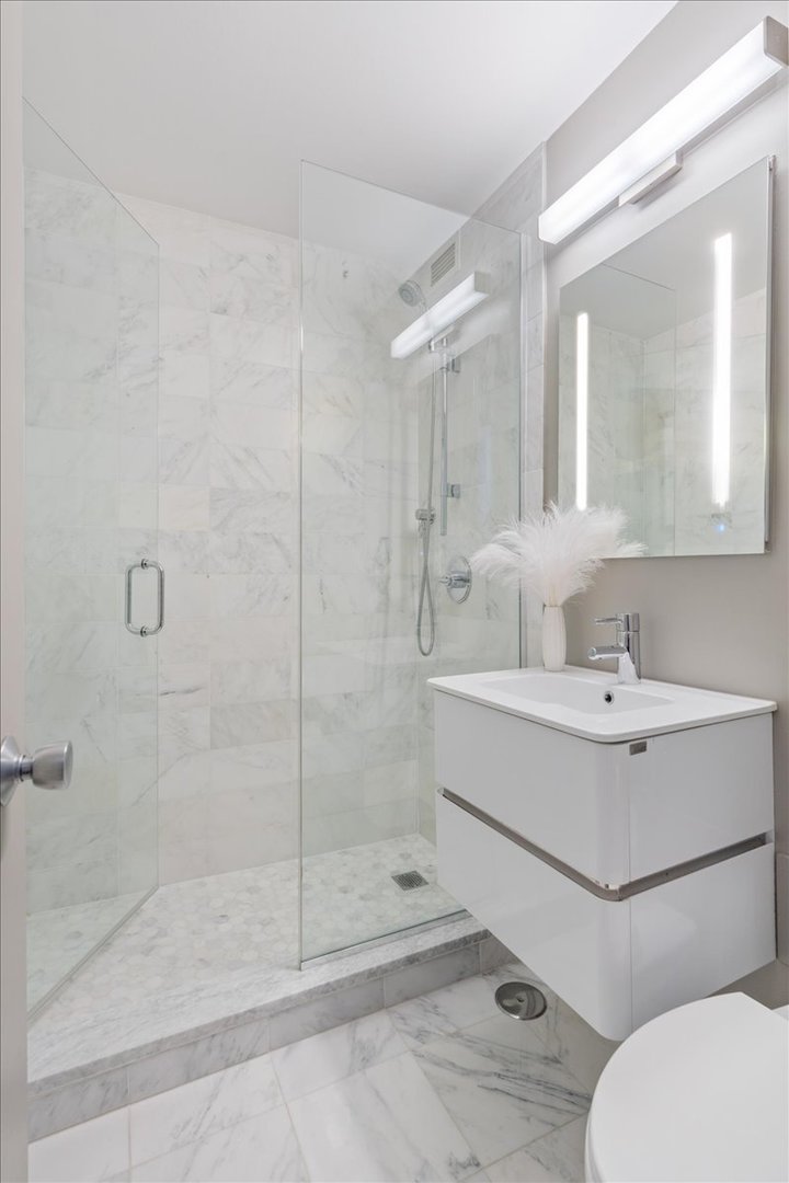 910 N Lake Shore Drive 2820 Property Photo 28