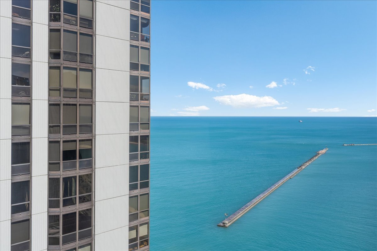 910 N Lake Shore Drive 2820 Property Photo 31