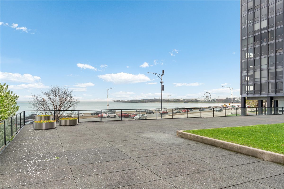 910 N Lake Shore Drive 2820 Property Photo 35