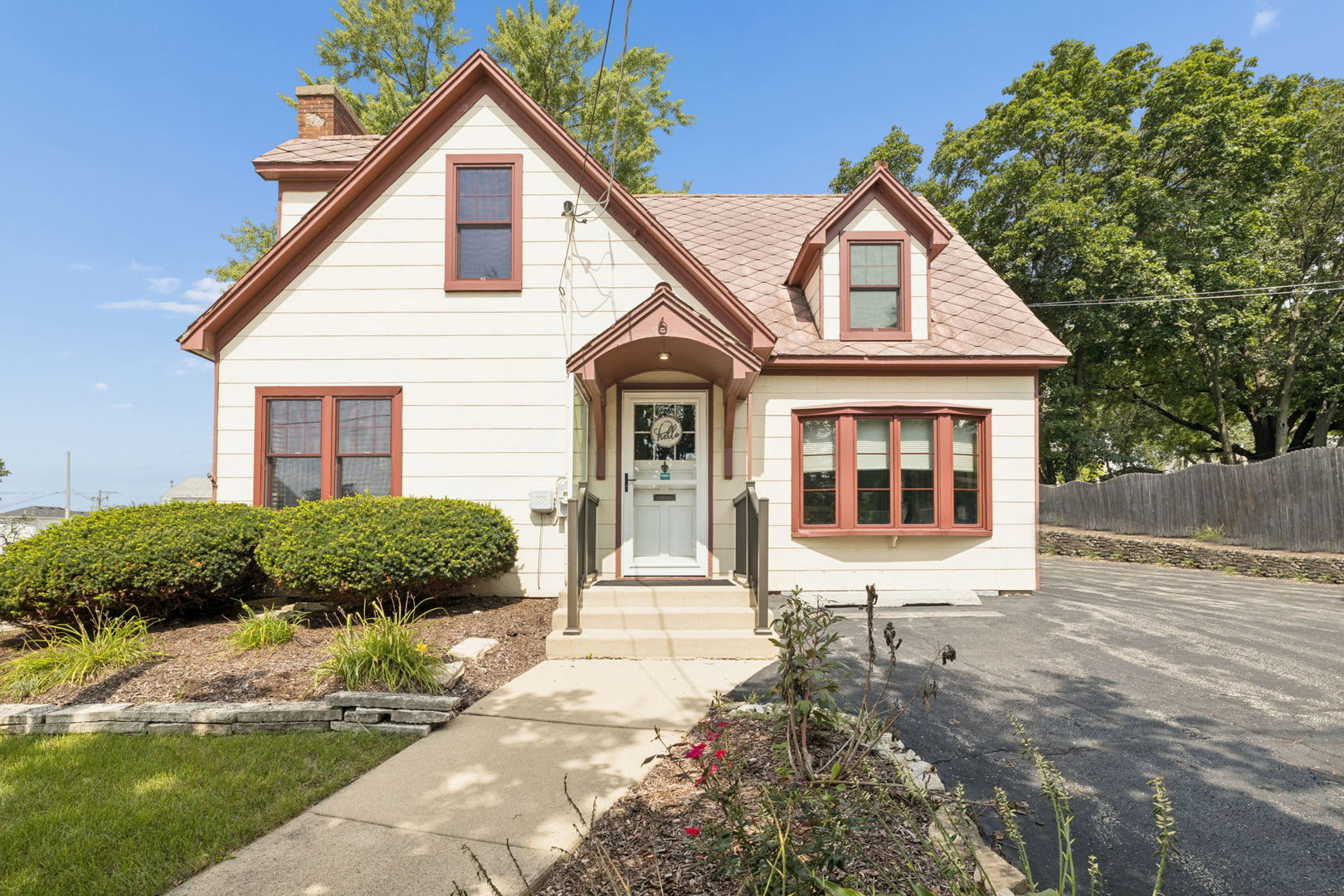 6 E Washington Street Property Photo 1