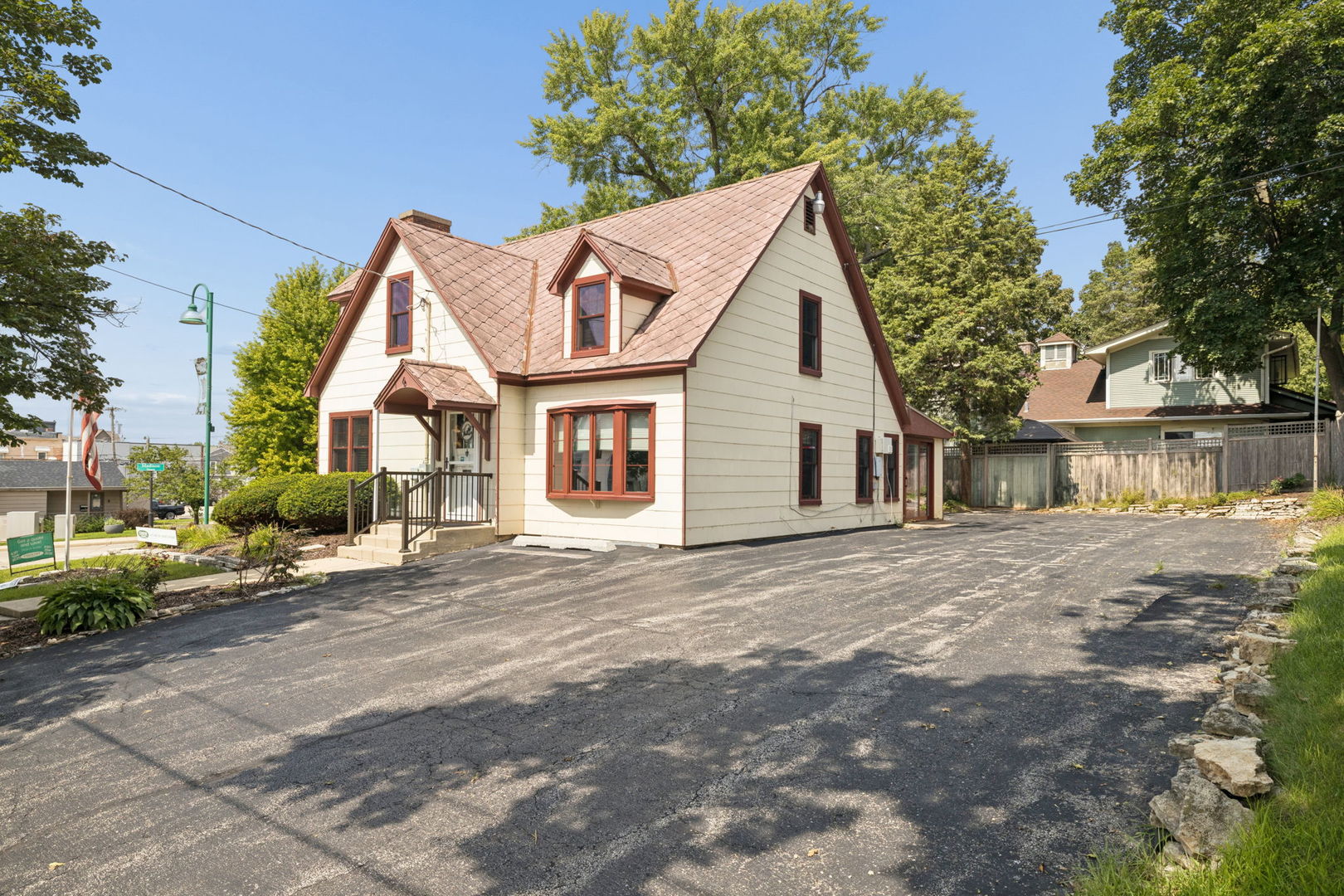 6 E Washington Street Property Photo 3