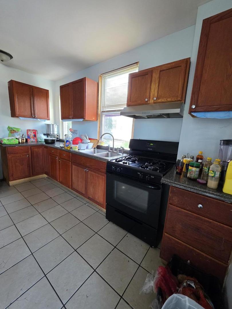 1543 N Avers Avenue Property Photo 5
