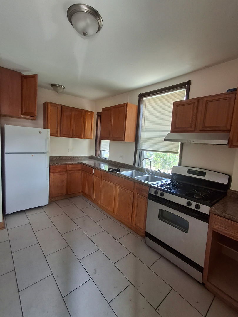 1543 N Avers Avenue Property Photo 6