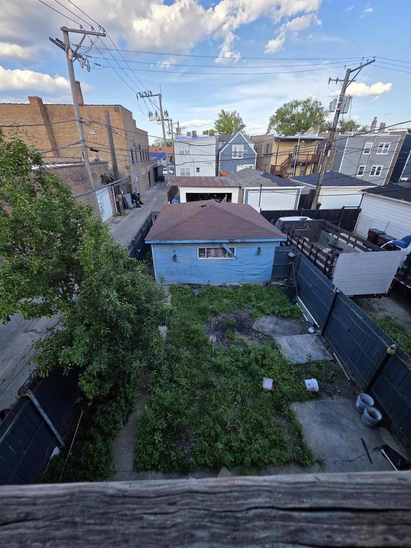 1543 N Avers Avenue Property Photo 19