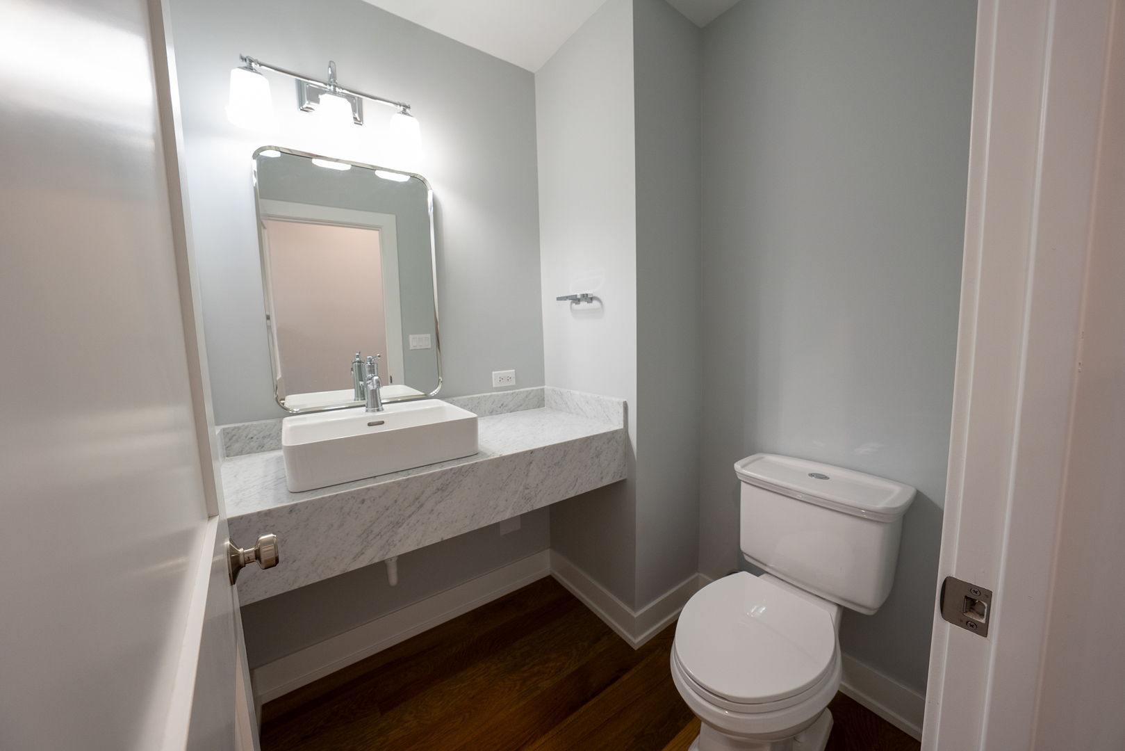 1901 W Berwyn Avenue 1 Property Photo 4