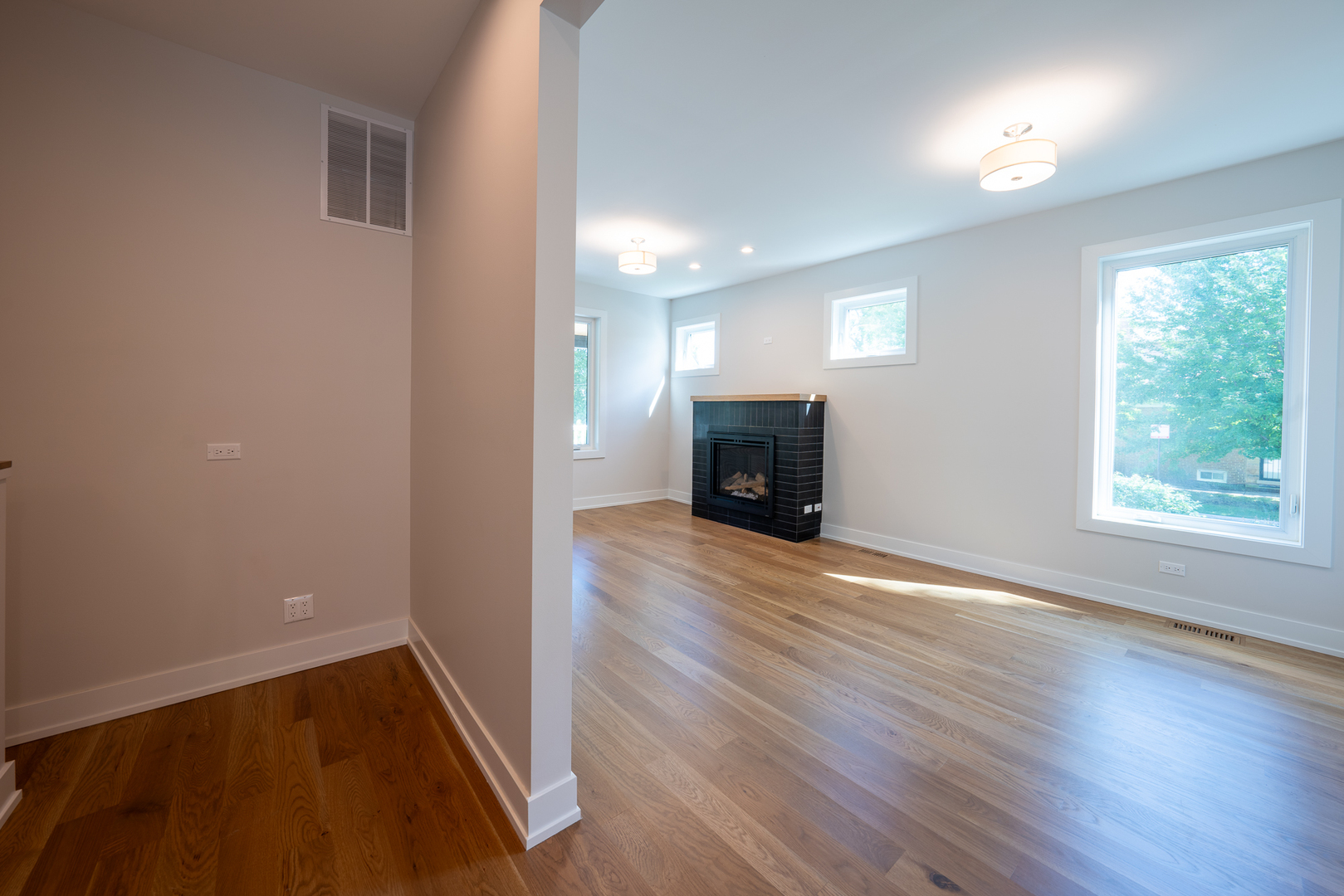 1901 W Berwyn Avenue 1 Property Photo 6