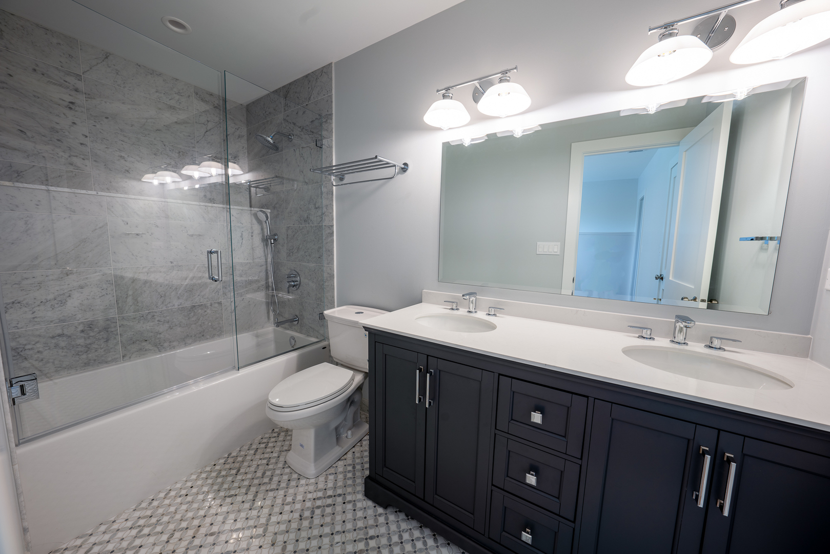 1901 W Berwyn Avenue 1 Property Photo 10