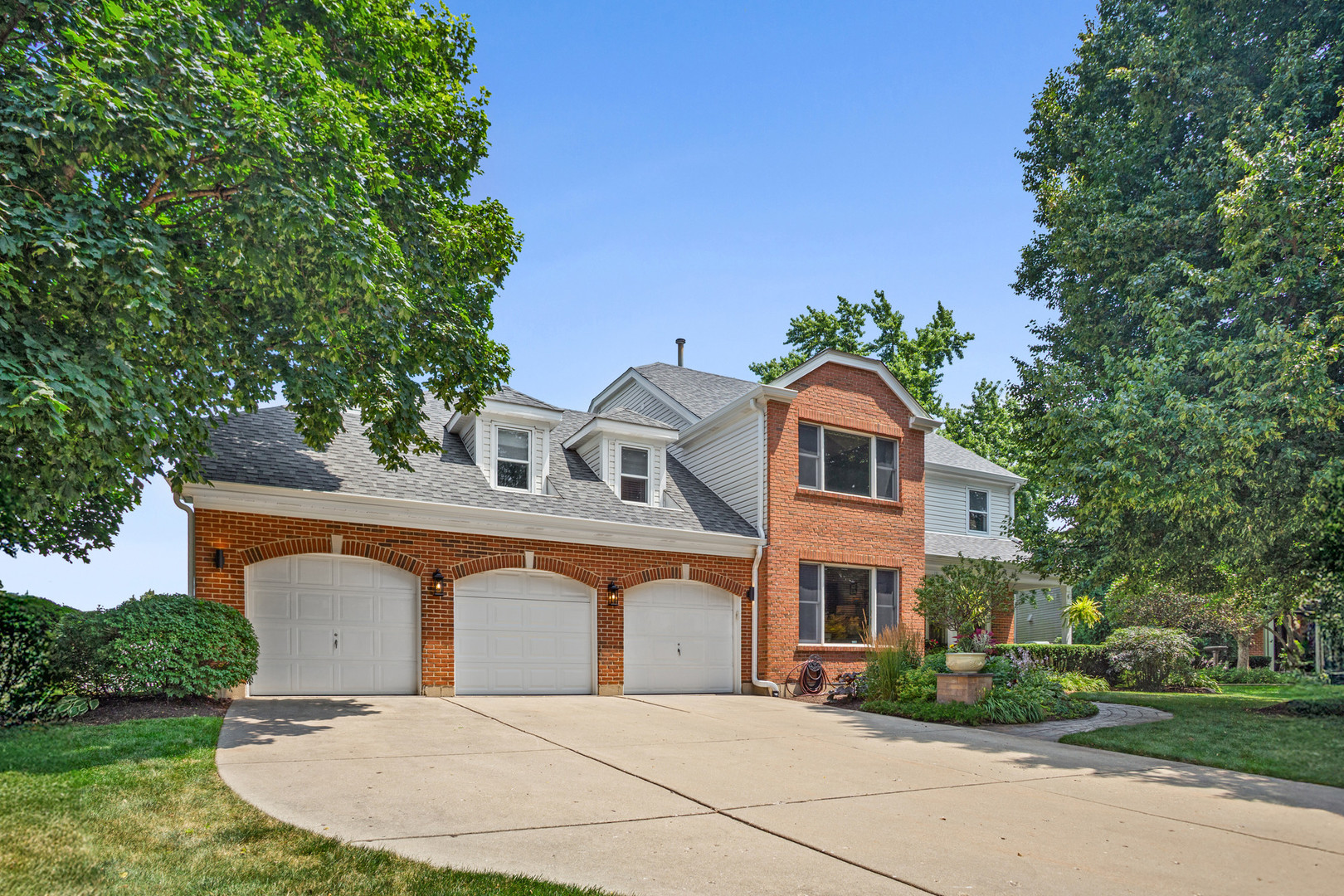 2917 Whispering Oaks Drive Property Photo 1