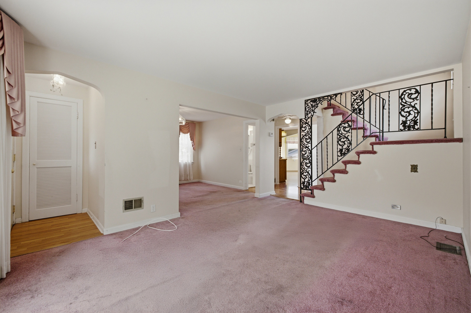 7018 W Newport Avenue Property Photo 3