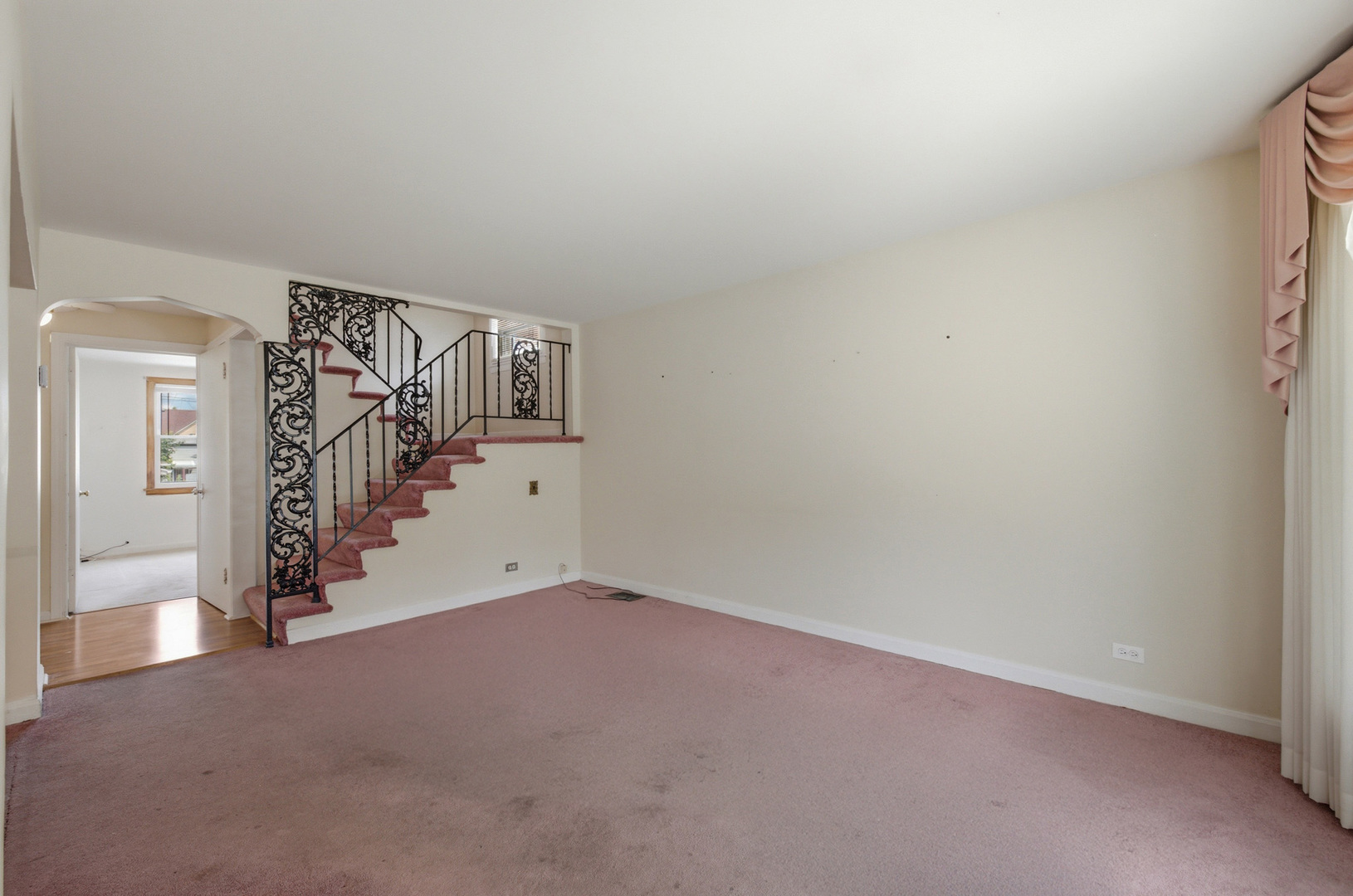 7018 W Newport Avenue Property Photo 5