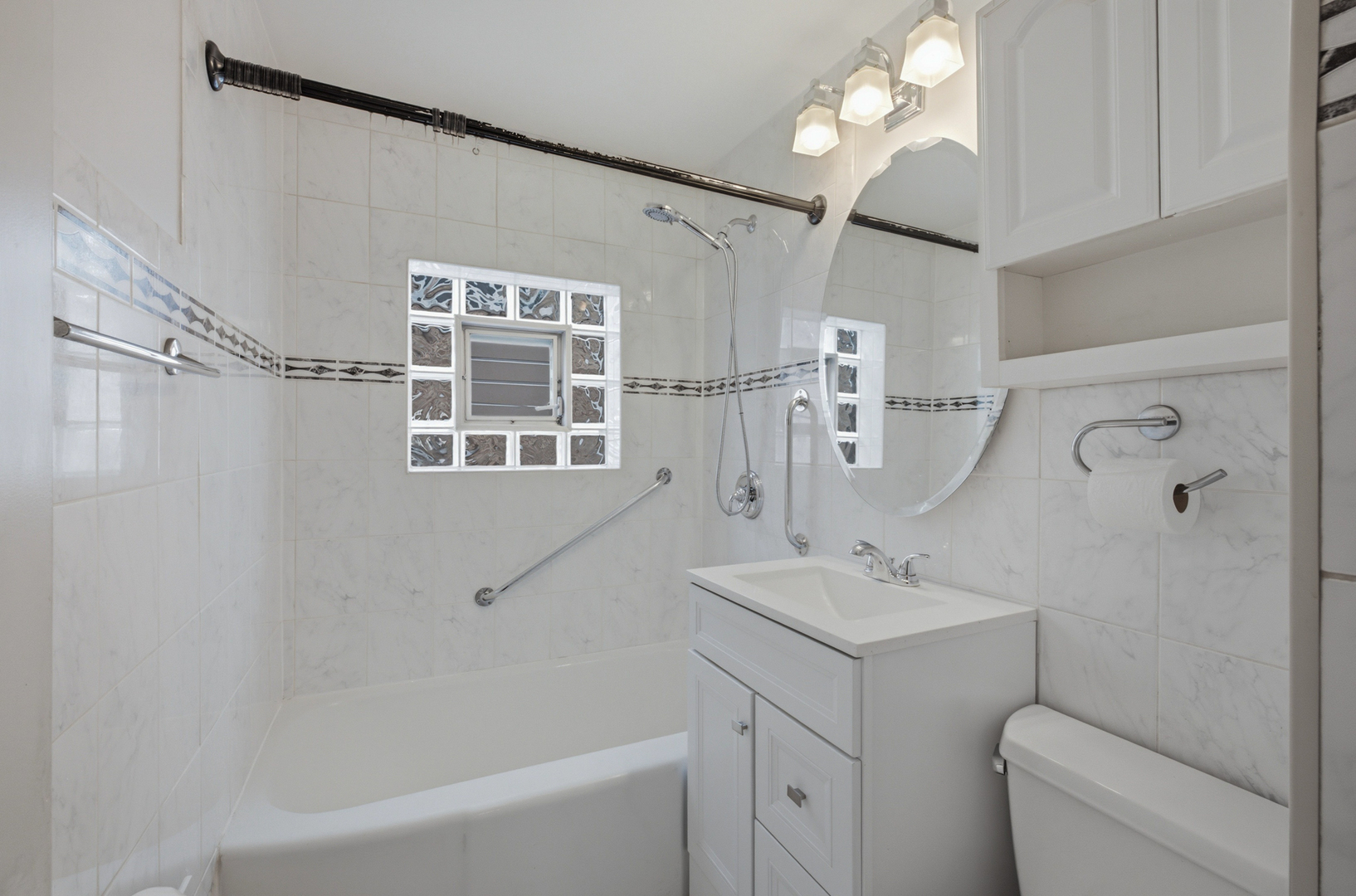 7018 W Newport Avenue Property Photo 6