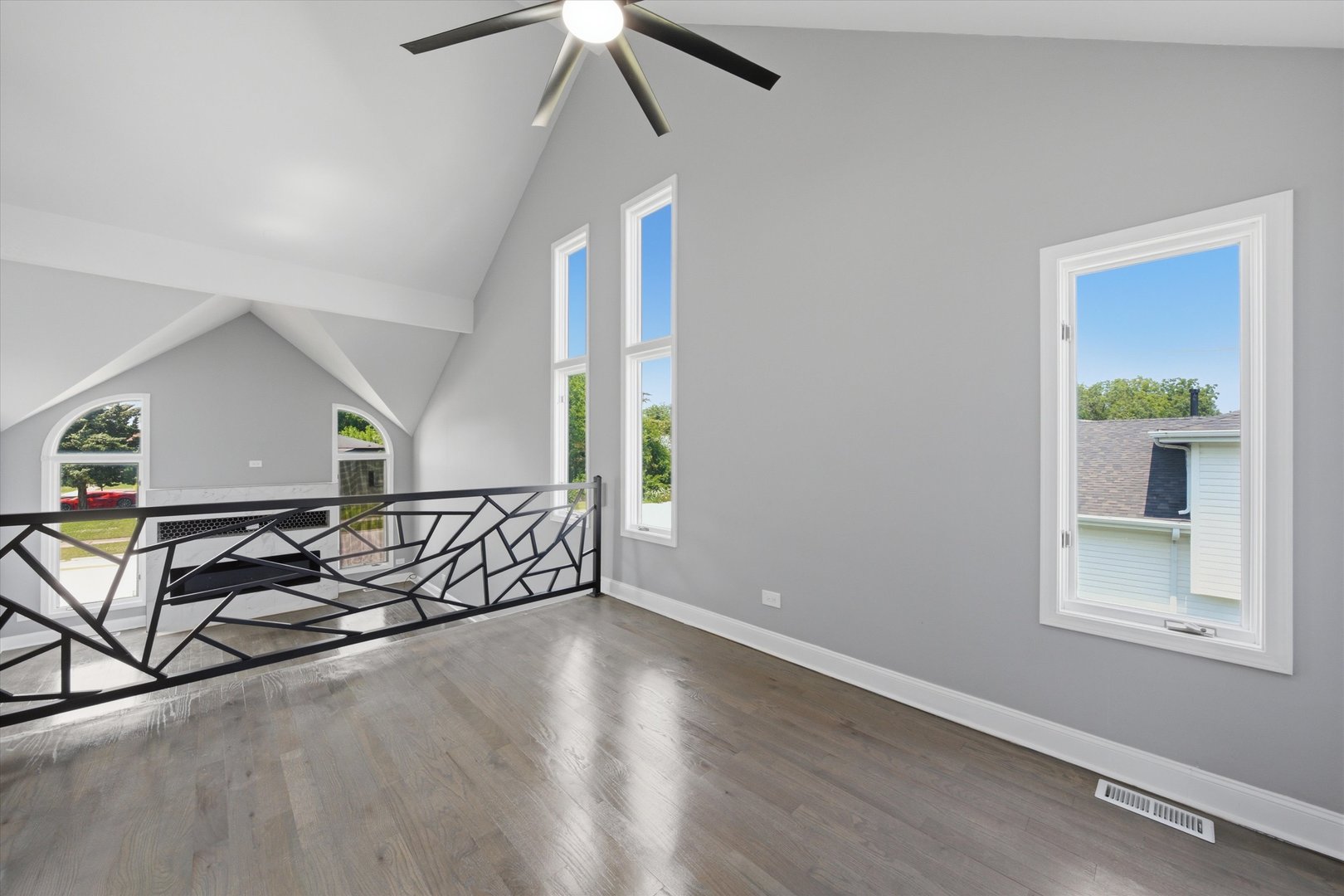 223 S Dante Avenue Property Photo 5
