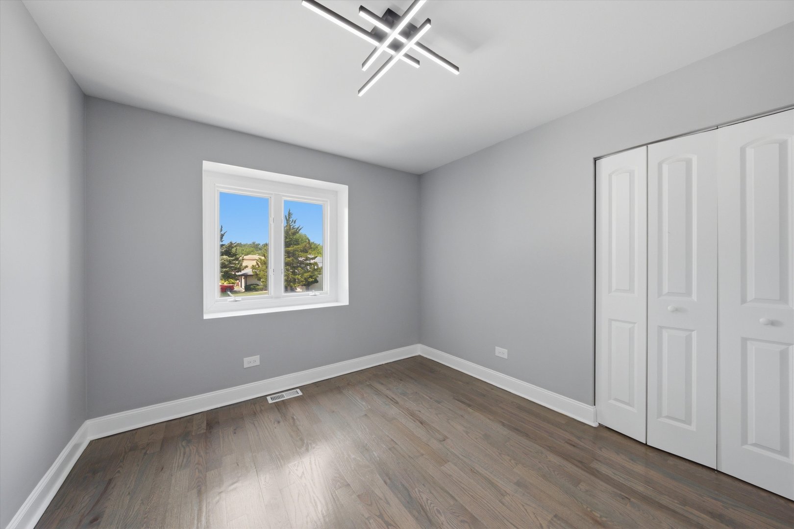 223 S Dante Avenue Property Photo 14