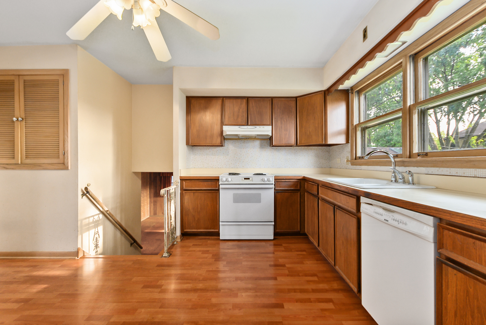 10336 S Georgia Lane Property Photo 5