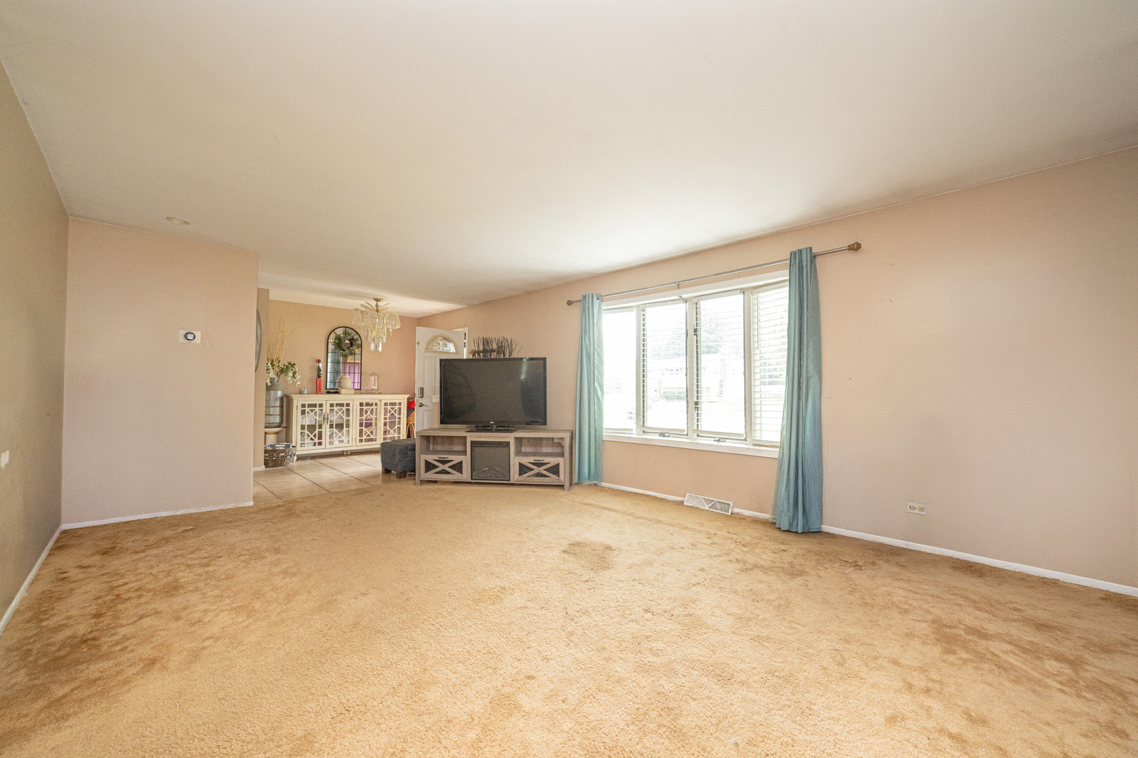1126 Harvest Drive Property Photo 2
