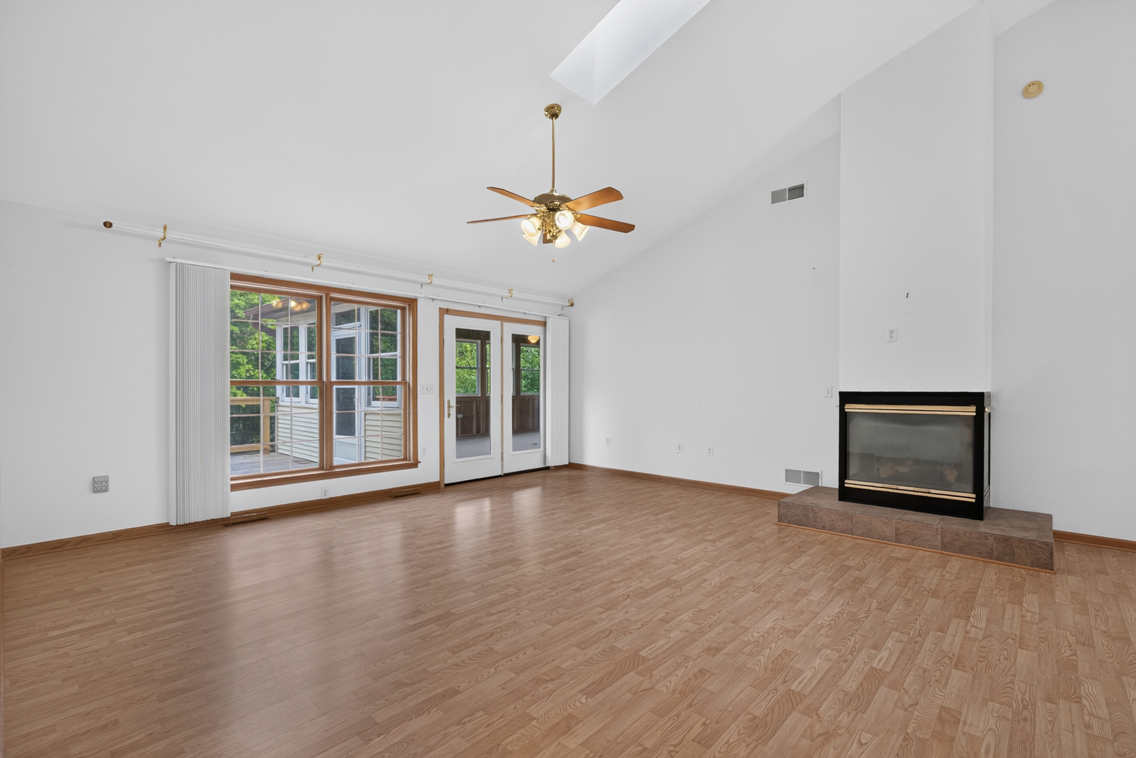 2768 E 2551st Road Property Photo 4