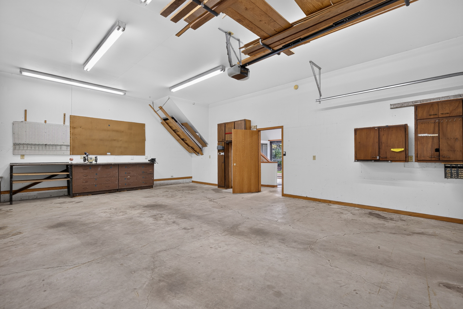 2768 E 2551st Road Property Photo 38