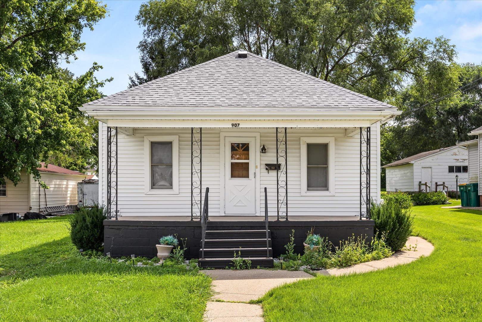 907 Johnson Street Property Photo 1