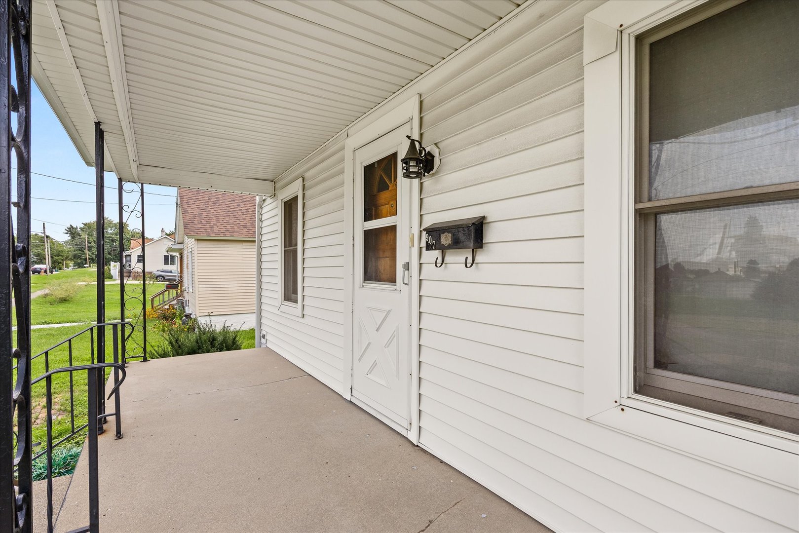 907 Johnson Street Property Photo 4