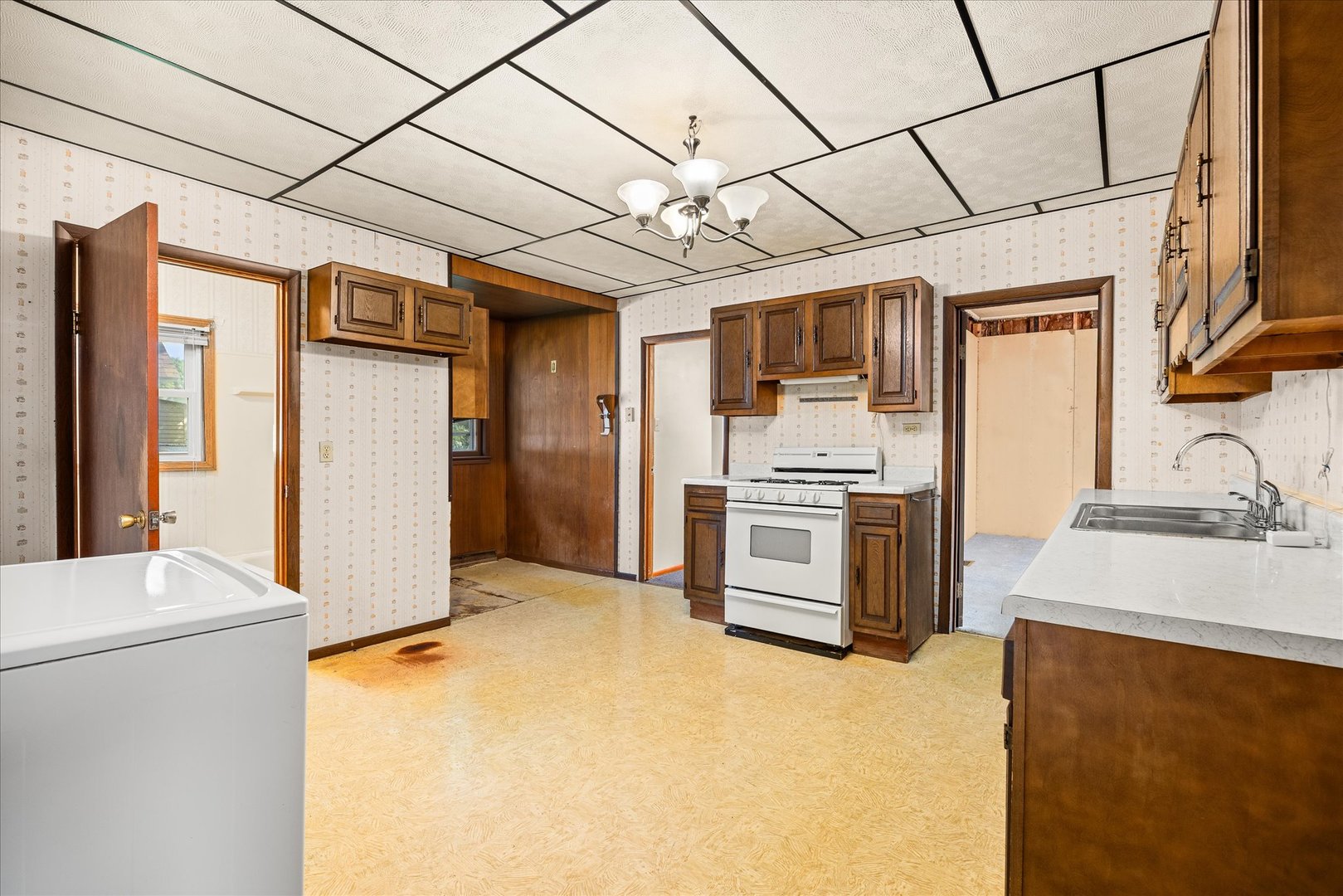 907 Johnson Street Property Photo 10