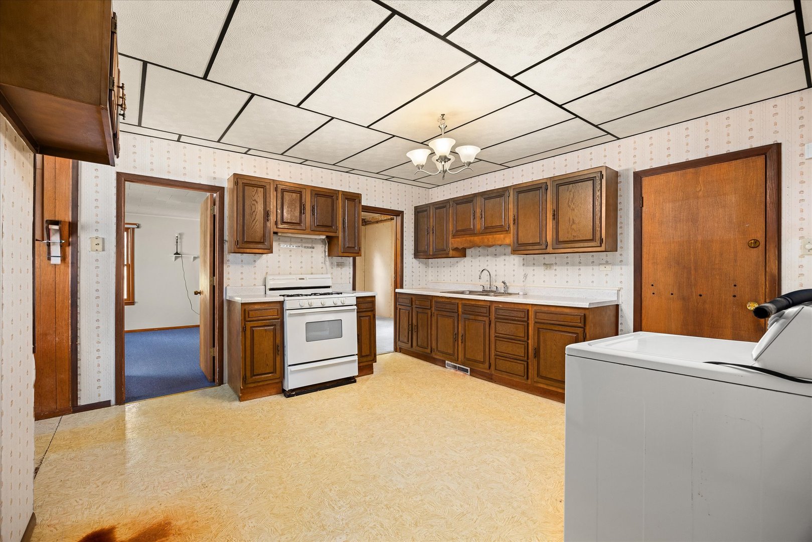 907 Johnson Street Property Photo 13