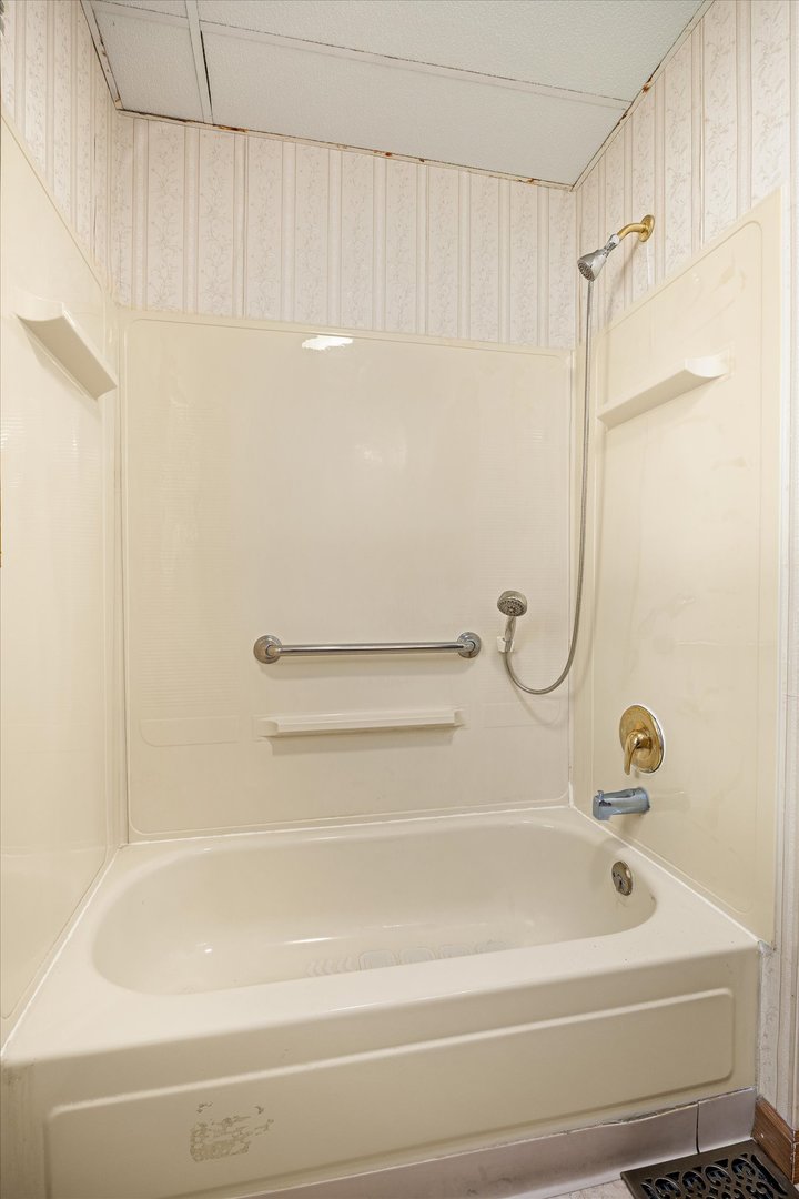 907 Johnson Street Property Photo 18